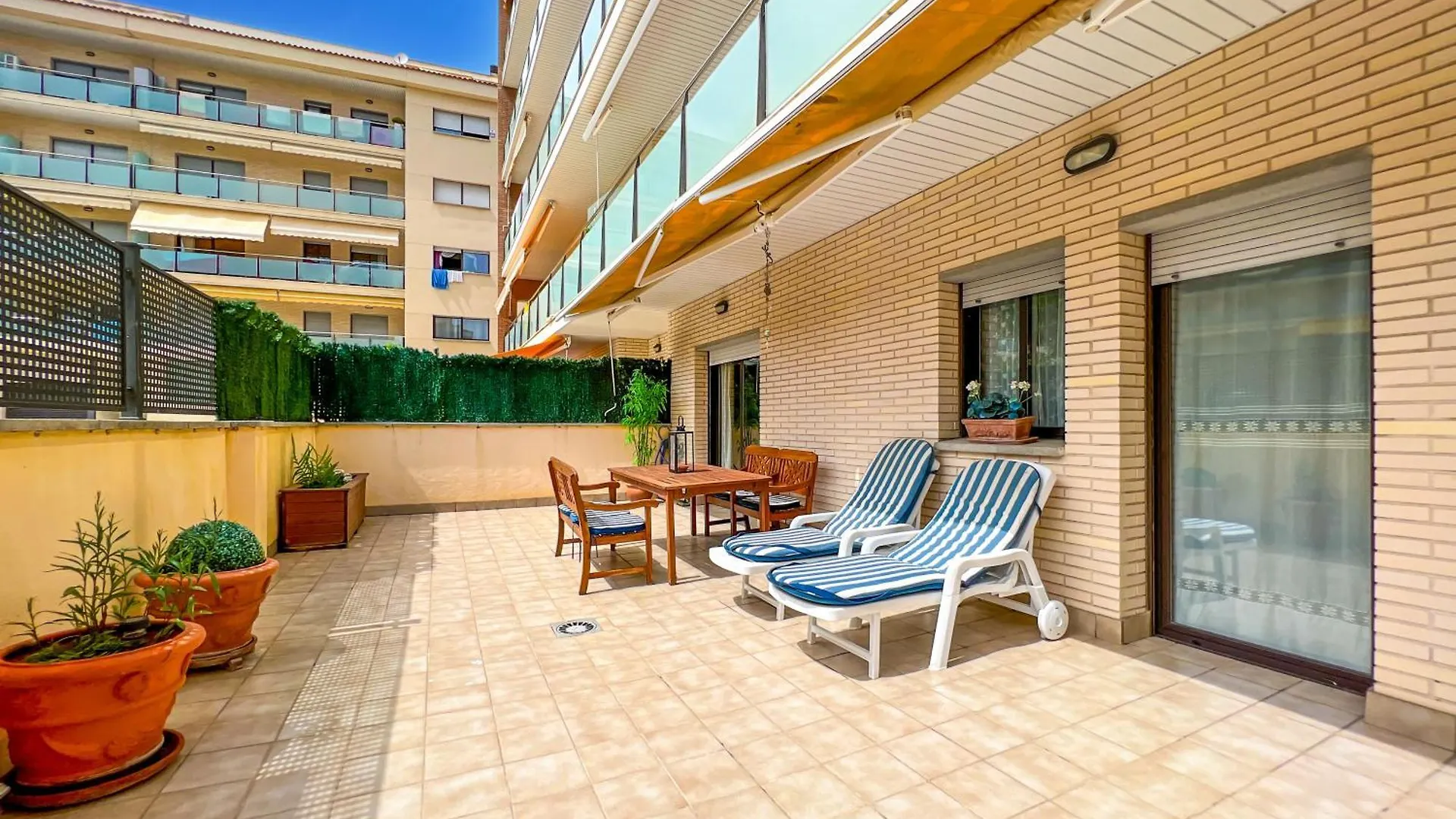 Vivalidays Elia - Fenals - Lloret De Mar contacts